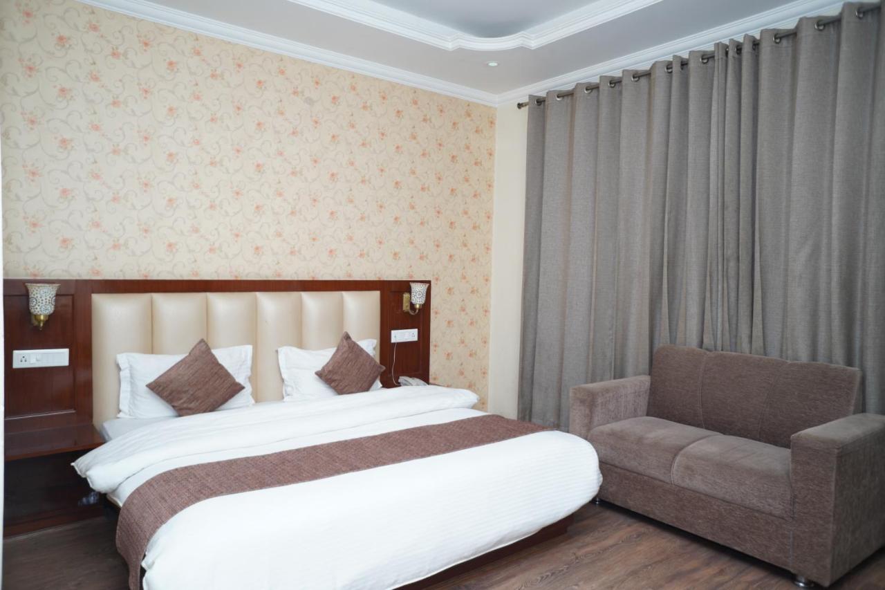 Hotel Hukam'S Holiday Home Касол Екстериор снимка