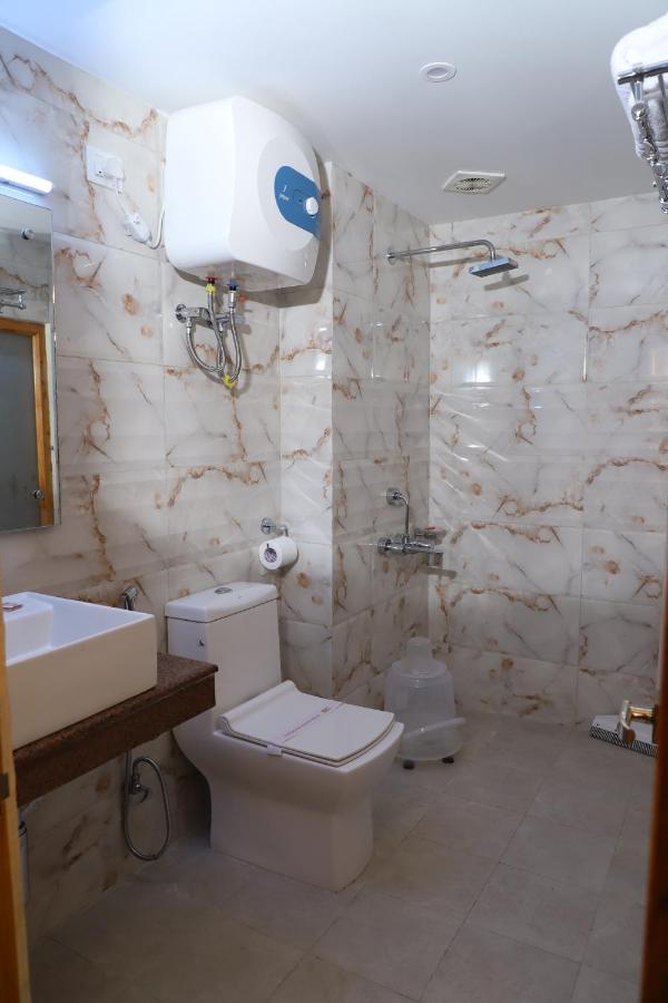 Hotel Hukam'S Holiday Home Касол Екстериор снимка