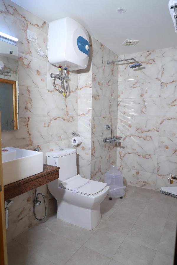 Hotel Hukam'S Holiday Home Касол Екстериор снимка